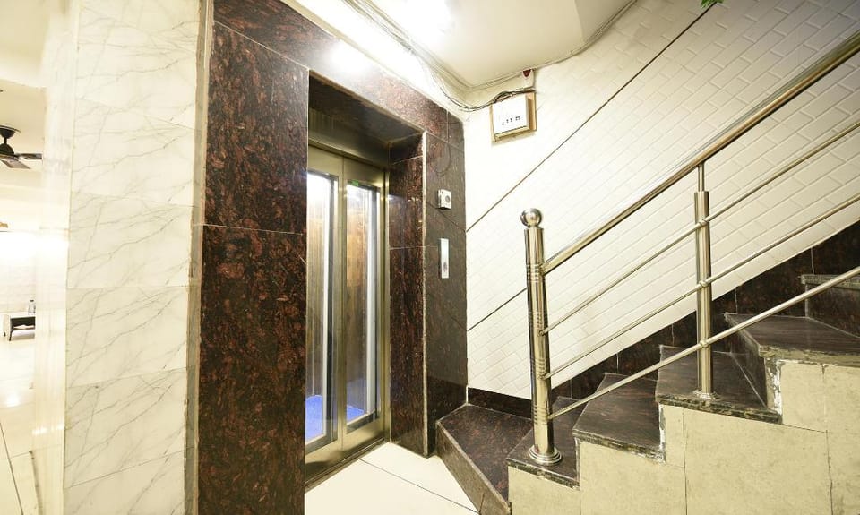 Via Santosh Residency Hotel in Delhi