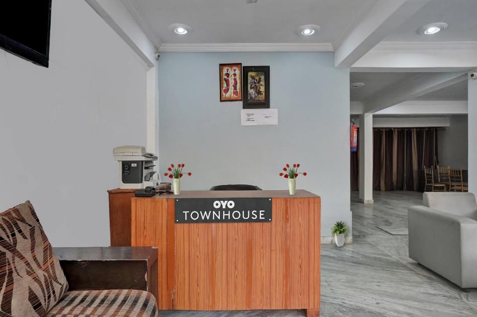 Collection O Samira Residency Near Botanic Garden Of Indian Republic Hotel in Noida