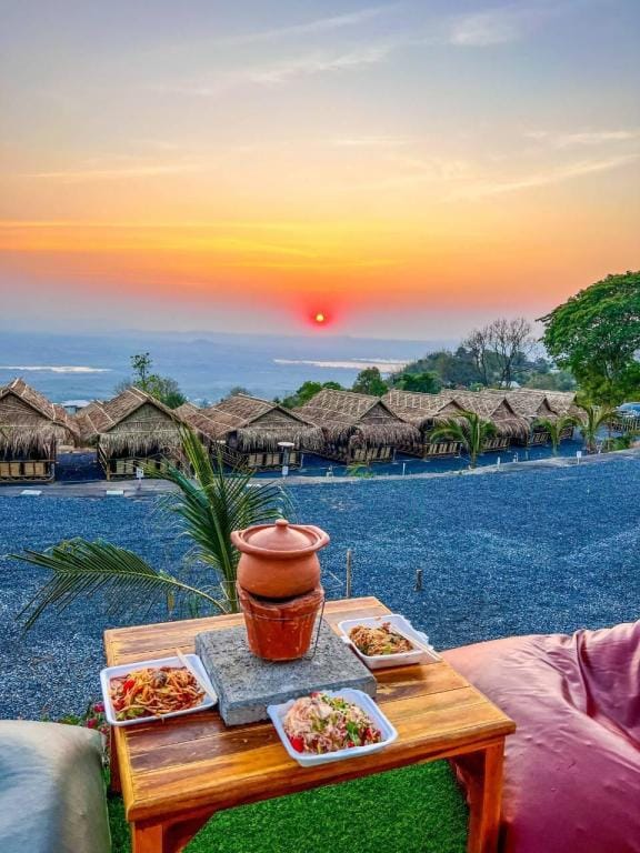 The Cloud View วิวเหนือเมฆแคมป์ ที่พักเขายายเที่ยง Villa in Laos