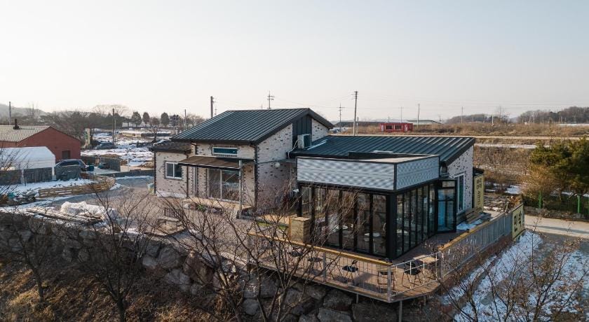 Yeoncheon Shineunsigan Pension Bed and Breakfast in Gyeonggi-do