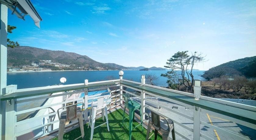 Geoje Theview Kids Poolvilla Bed and Breakfast in South Korea