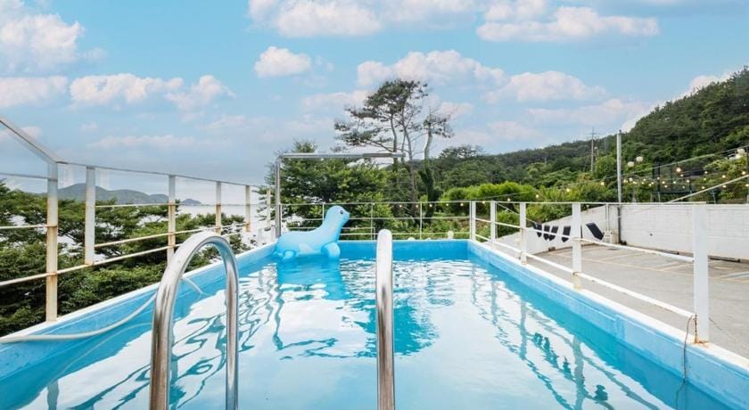 Geoje Theview Kids Poolvilla Bed and Breakfast in South Korea