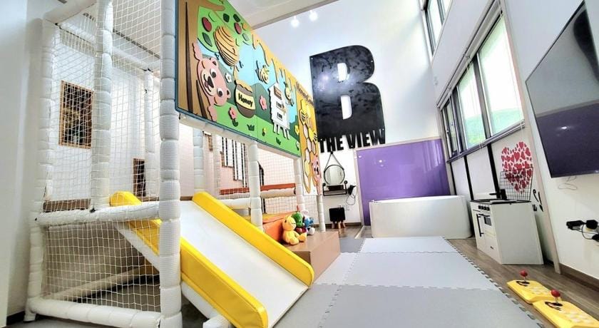 Geoje Theview Kids Poolvilla Bed and Breakfast in South Korea