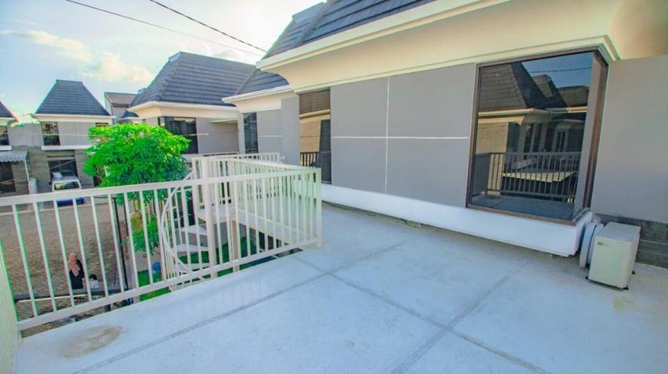 Villa Cendana Syariah | Private Pool | Rooftop Vacation rental in Batu