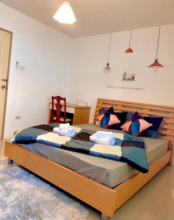 The Sunset Bangsaen Superior Seaview Apartment in Chon Buri Changwat