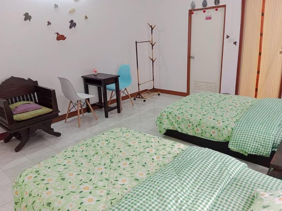 Lychee Room /w balcony Near AirportTrain/Sukhumvit Apartment in Bangkok