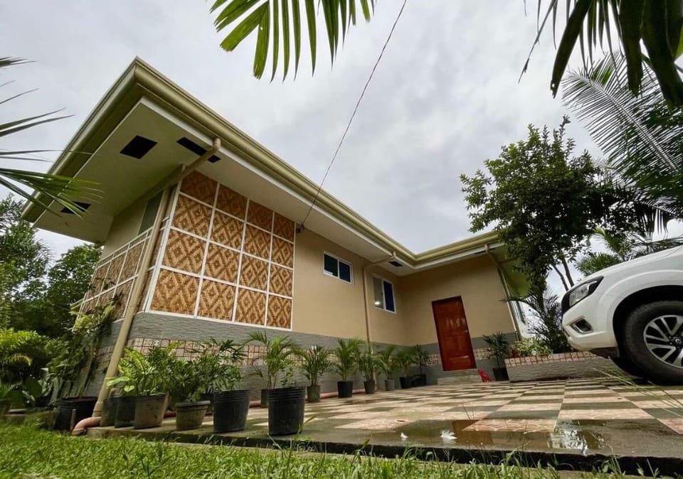 Beautiful 2BD Farmhouse for 4-10 pax Vacation rental in Central Visayas