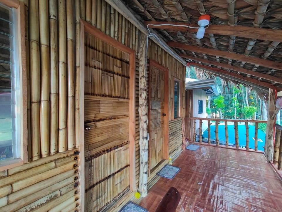 Bacnotan private resort 4BR 2BA POOL near beach Villa in La Union