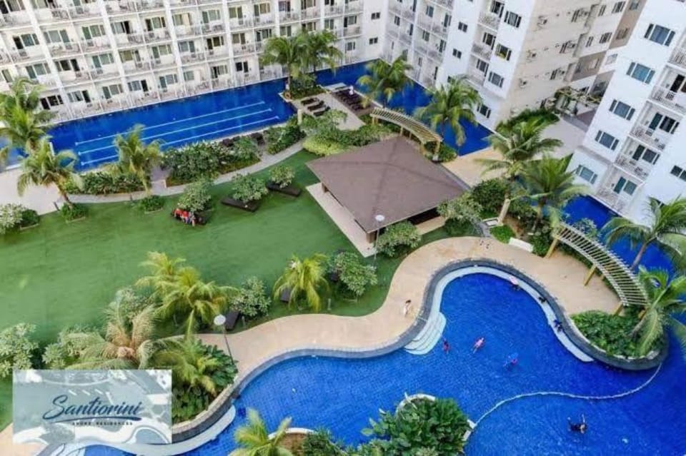 Charming 1 bedroom with balcony Facing Pool Apartment in Pasay