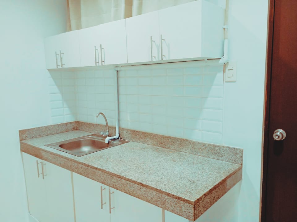 CLEAN AND AFFORDABLE | STUDIO MAKATI 202 Vacation rental in Mandaluyong
