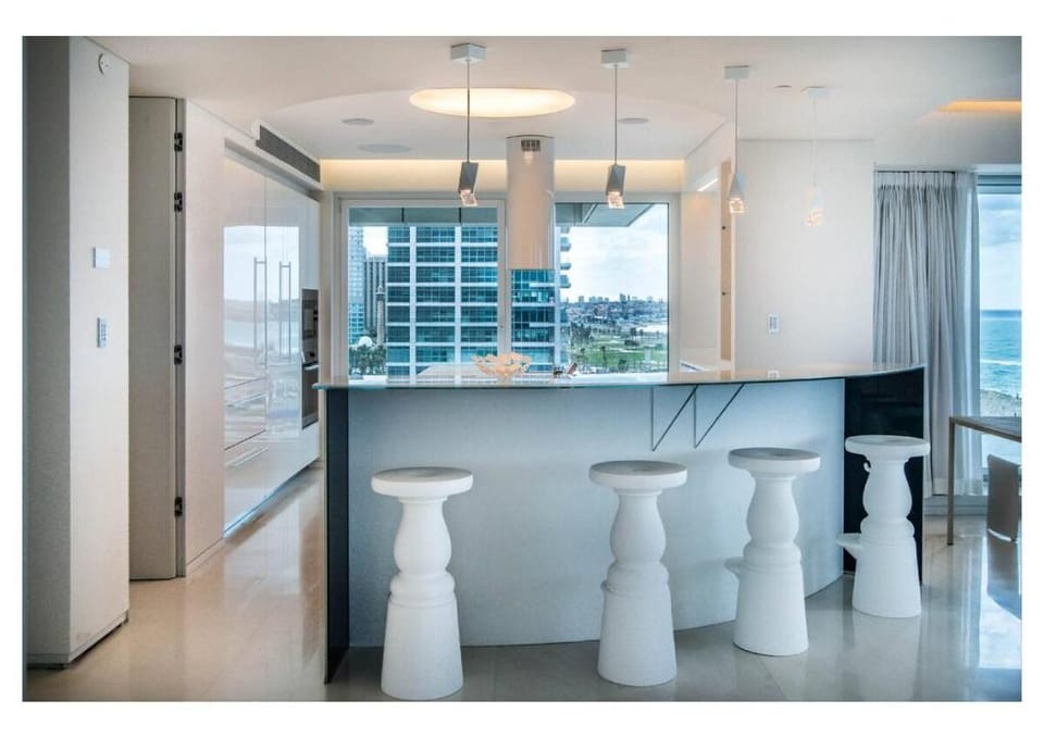 Top apartment with crazy sea view and pool Vacation rental in Tel Aviv-Yafo