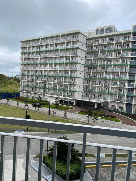 Minimalist Loft Condo SMDC Wind Residences Tower 5 Apartment in Tagaytay