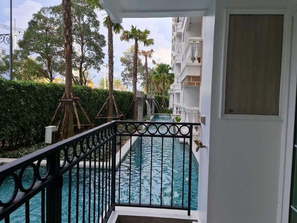 SEVEN SEAS CONDO - Pool Access Room Apartment in Pattaya City