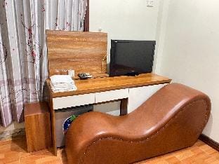 Hotel Red 2 Apartment in Hanoi