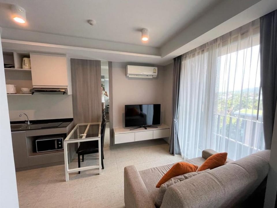Convenient apartment in Surin, rooftop pool & gym Vacation rental in Choeng Thale