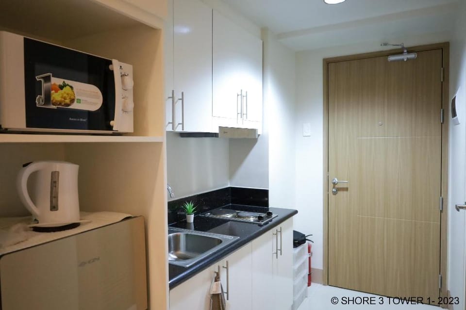 Newly furnished 1 BR condo near SM MOA and IKEA Apartment in Pasay