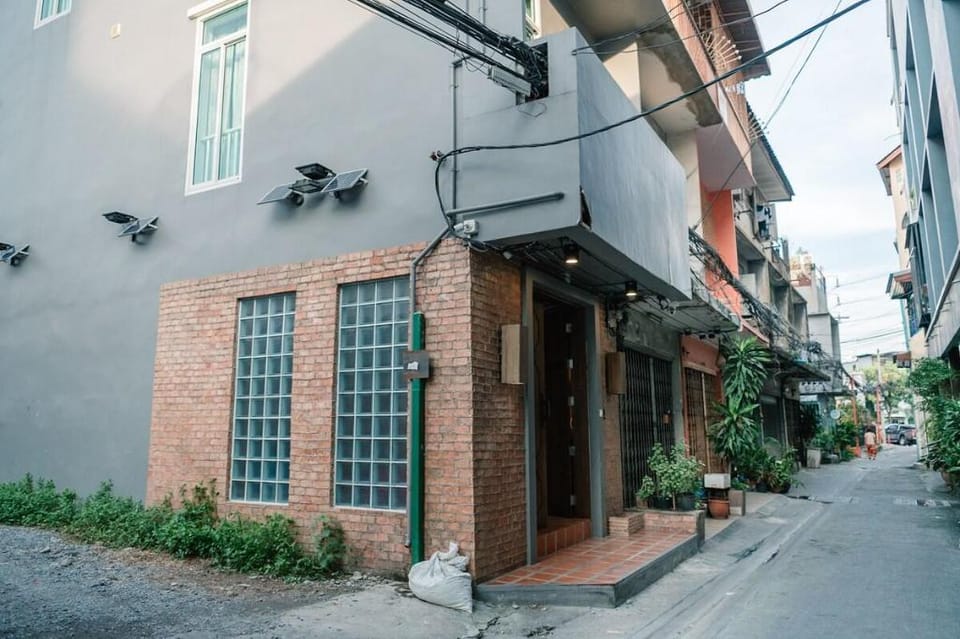 Cozy house near MRT QueenSirikit convention center Vacation rental in Bangkok