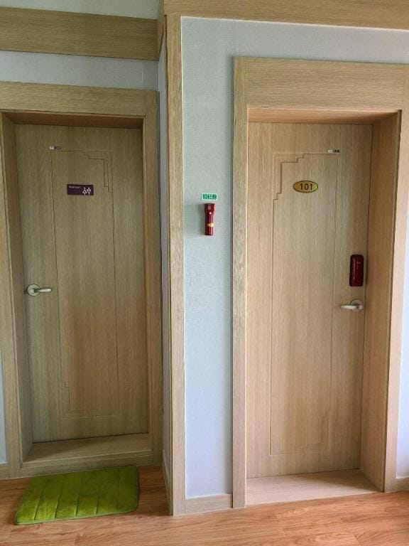JOY Guest House-the whole 1F+2F/4rooms/10people Vacation rental in South Korea