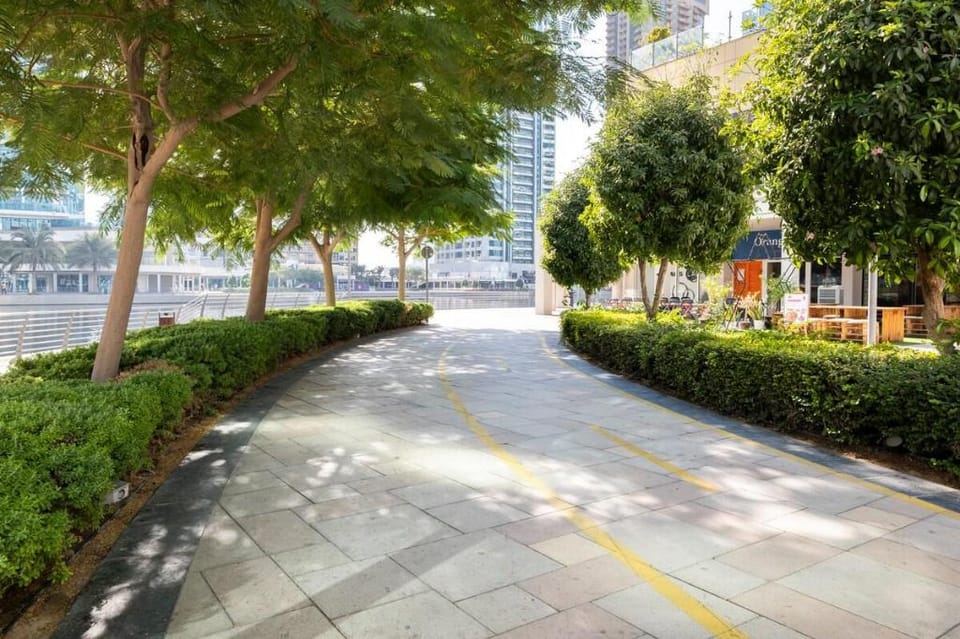 Scenic 1BR - Gym Pool & free parking @ JLT  Marina Apartment in Dubai