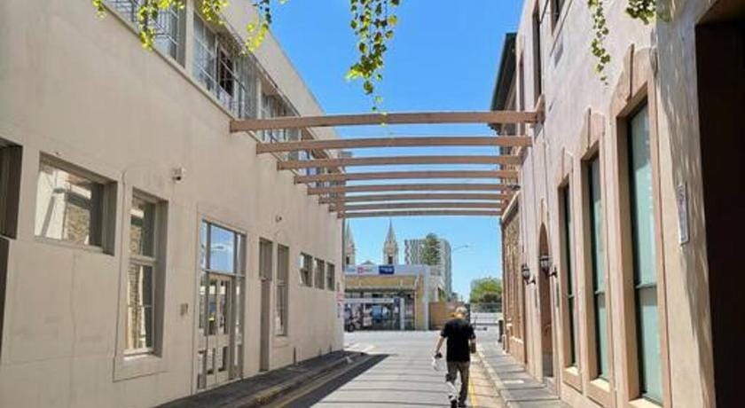 Studio 430/247 gouger st Ex hotel room Apartment in Adelaide
