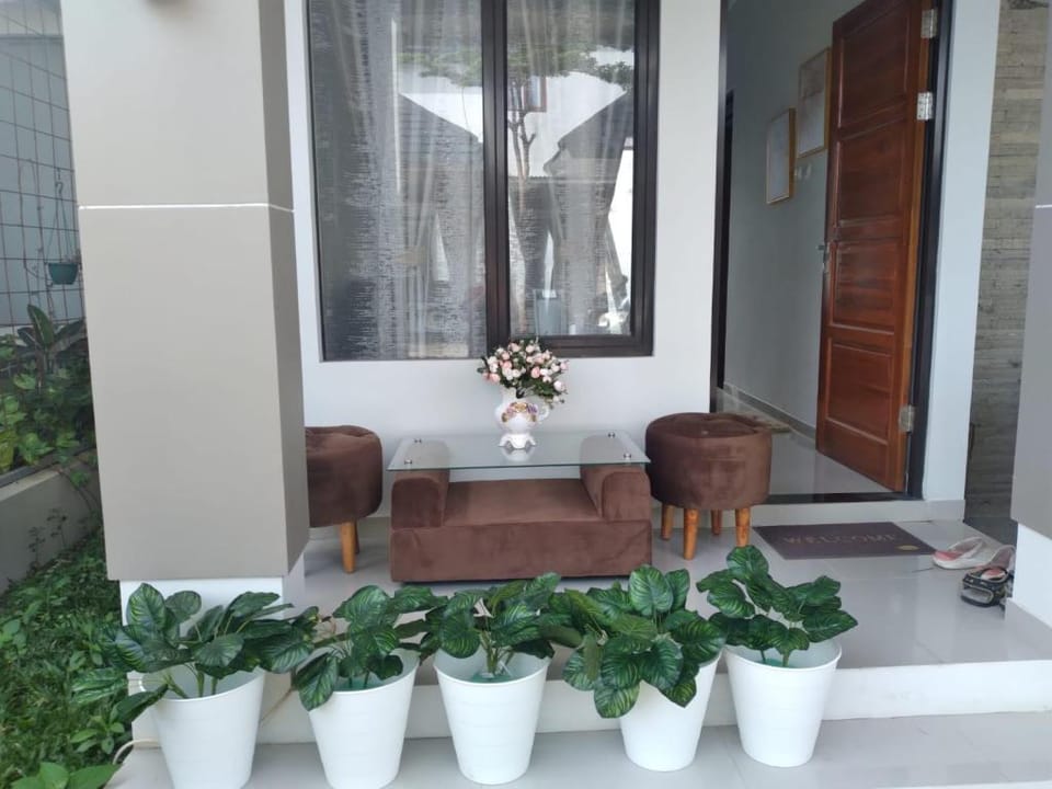 Vila Adinda Syariah D-8 Bukit Gardenia Resort Vacation rental in West Java