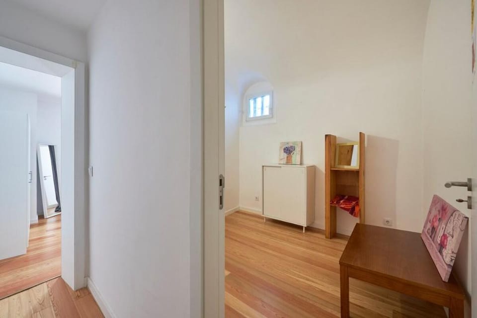 Modern 2 BR Near Praça do Giraldo w/ balcony Vacation rental in Evora