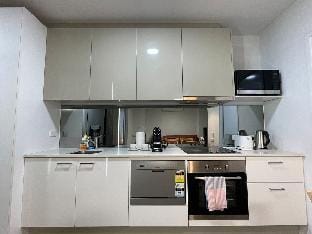 Luxury 2B2B Well Furnished with Spectacular View Apartment in Melbourne