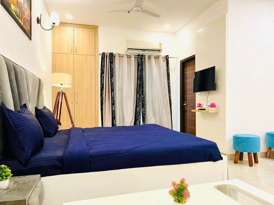 Luxury 2Bedroom Suite BY NOIDA SUITES Vacation rental in Noida