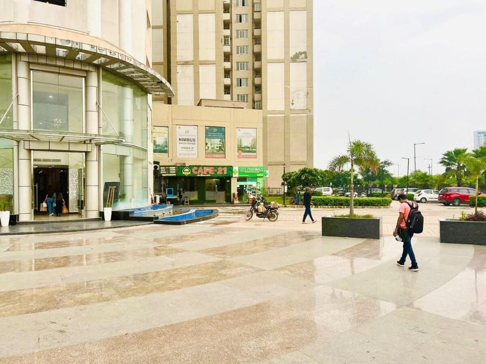 Luxury 2bhk BY NOIDA STUDIOS  Vacation rental in Noida