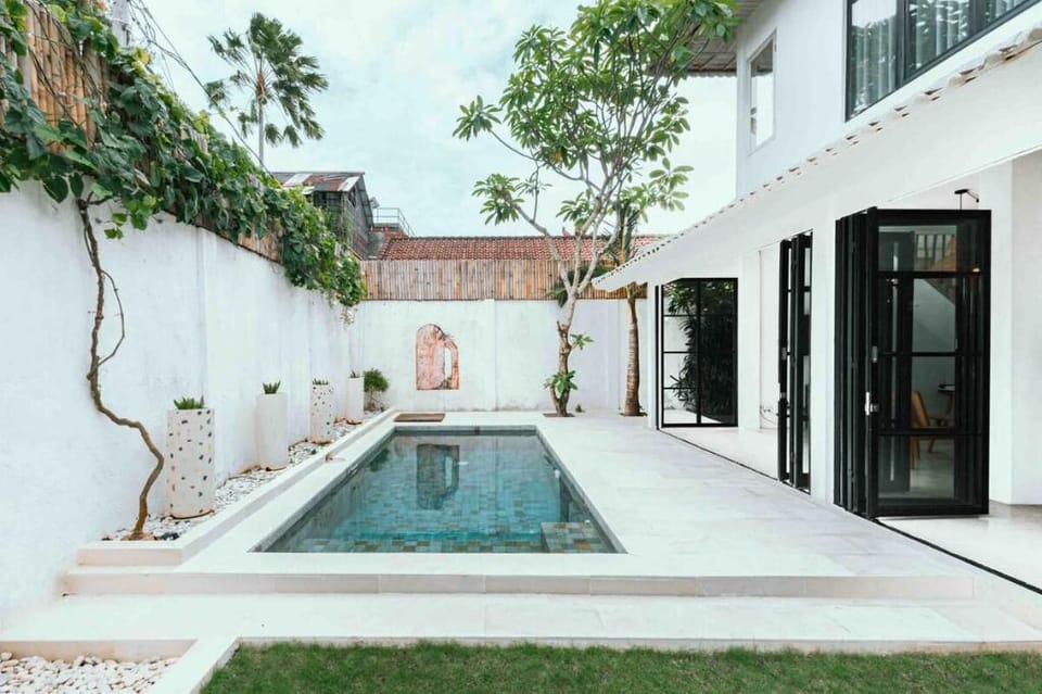 Modern Villa in Seminyak Shopping n Eat Street Villa in Kuta