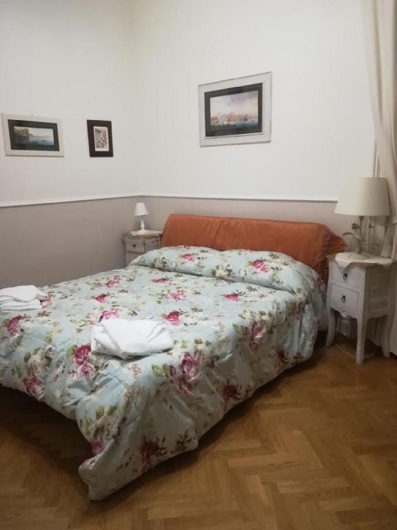 Camera con vista a Napoli panna Vacation rental in Naples