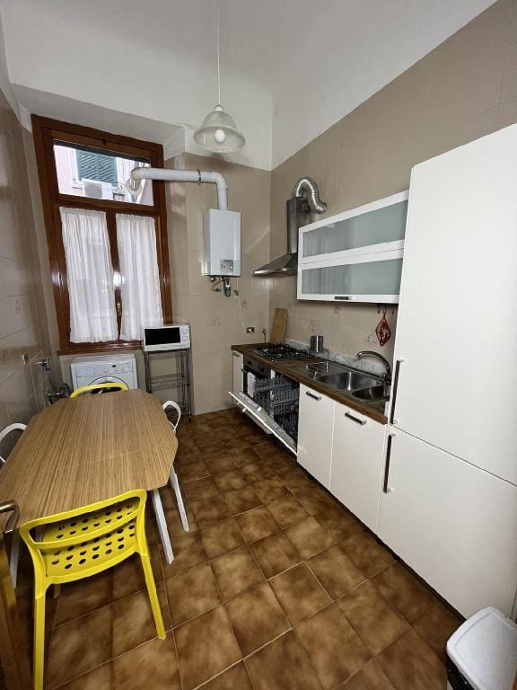 Two Double Bedroom - City Center - Self Check-in Apartment in Rome