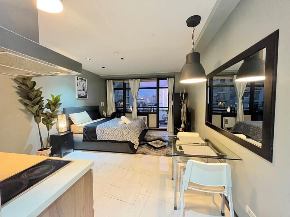 Homely stylish studio at the CBD; w/pool & Gym Vacation rental in Makati