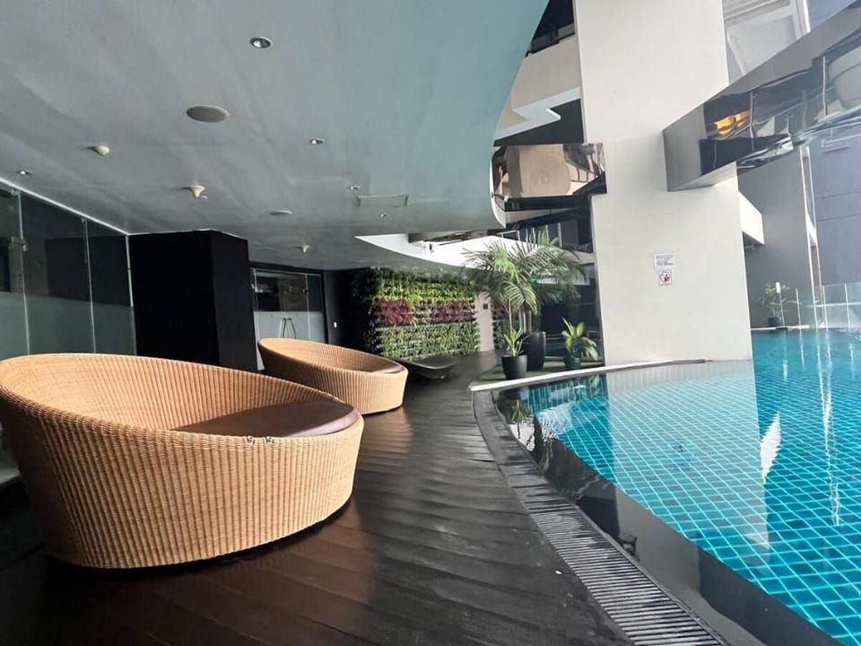 A snuggly , darling , Central studio. Vacation rental in Makati