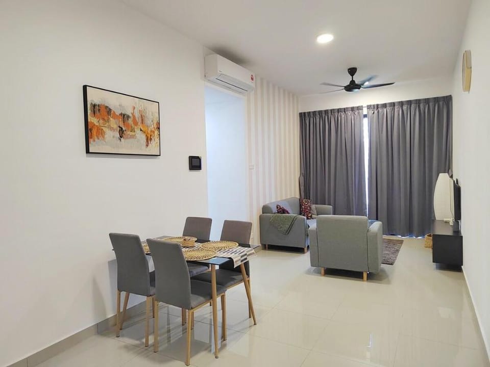 Free Wi-Fi | 3 Rooms 2 Baths | 3 Mins Walk to Sunway Velocity Chinese-speaking Host Apartment in Federal Territory of Kuala Lumpur