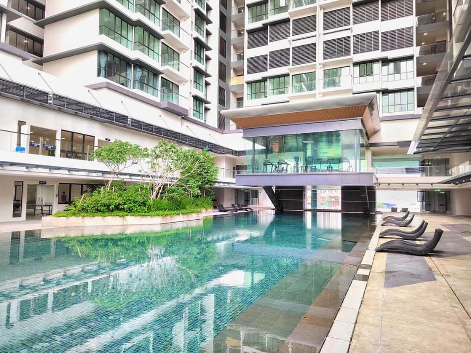 Free Wi-Fi | 3 Rooms 2 Baths | 3 Mins Walk to Sunway Velocity Chinese-speaking Host Apartment in Federal Territory of Kuala Lumpur