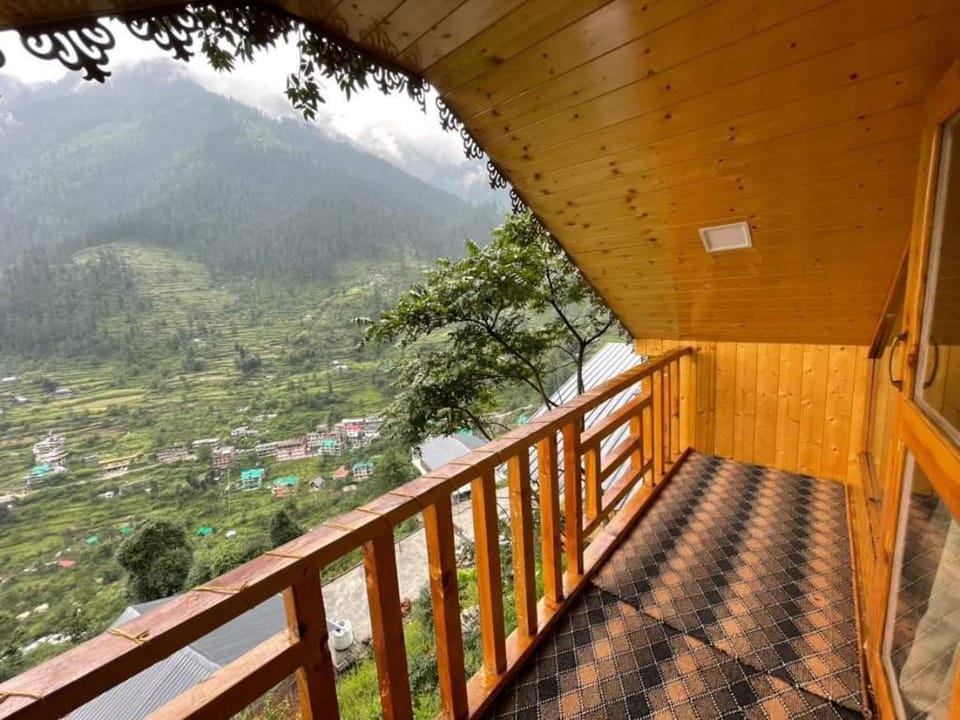 Rose Villa Treehouse By TheWoodenBranch Villa in Himachal Pradesh