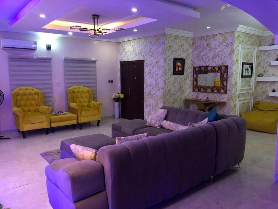 Tastefully furnished 4 bedroom duplex Vacation rental in Lagos