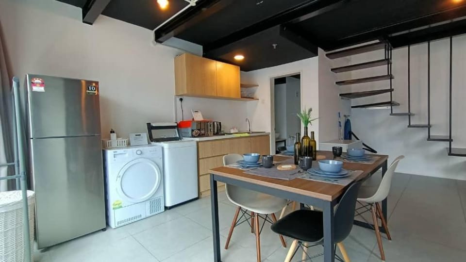 Signature Lhoteng @ Empire City (wifi/netflix) Apartment in Petaling Jaya