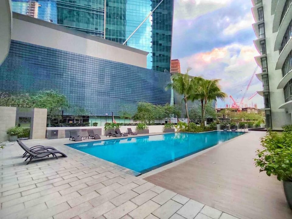 KL 3 Mins Walk to DC Mall @ Damansara Height Chinese-speaking Host Apartment in Petaling Jaya