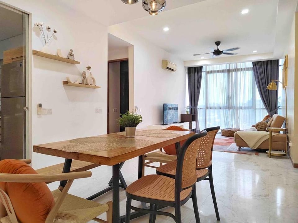 KL 3 Mins Walk to DC Mall @ Damansara Height Chinese-speaking Host Apartment in Petaling Jaya