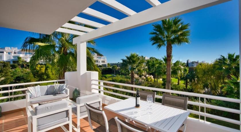 AL-411 ESTEPONA - APARTMENT - ALCAZABA LAGOON Apartment in Costa del Sol