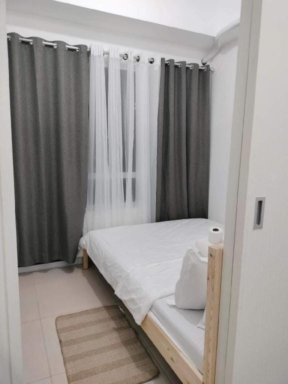 Fria | Minimalist space in Tagaytay near Sky Ranch Apartment in Tagaytay