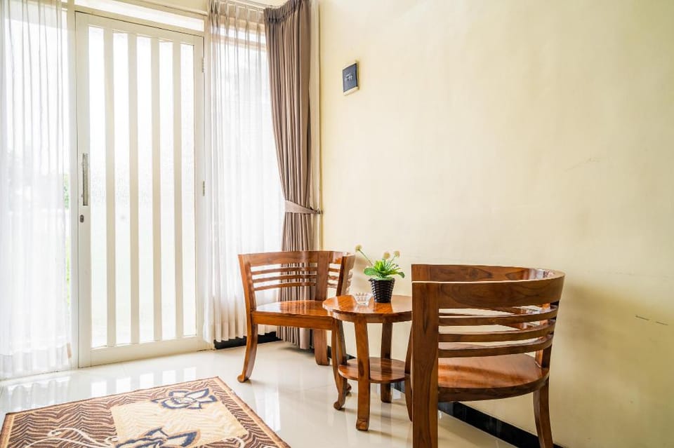 Villa Bunga Tanjung Vacation rental in Batu
