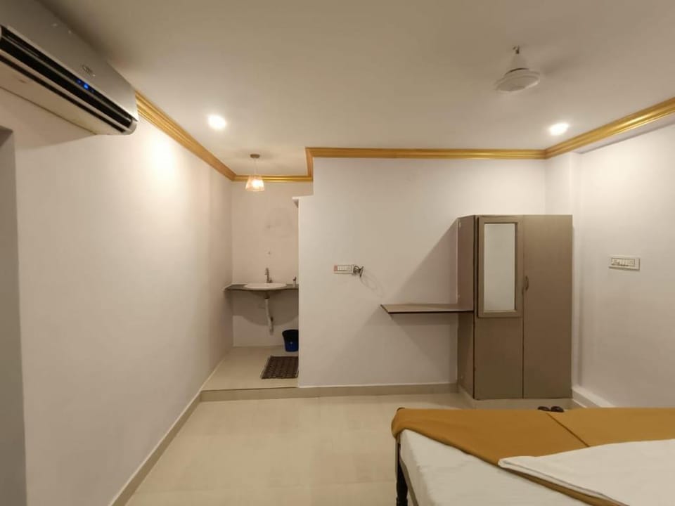 Sea Waves Rooms And Restaurant Apartment in Tamil Nadu