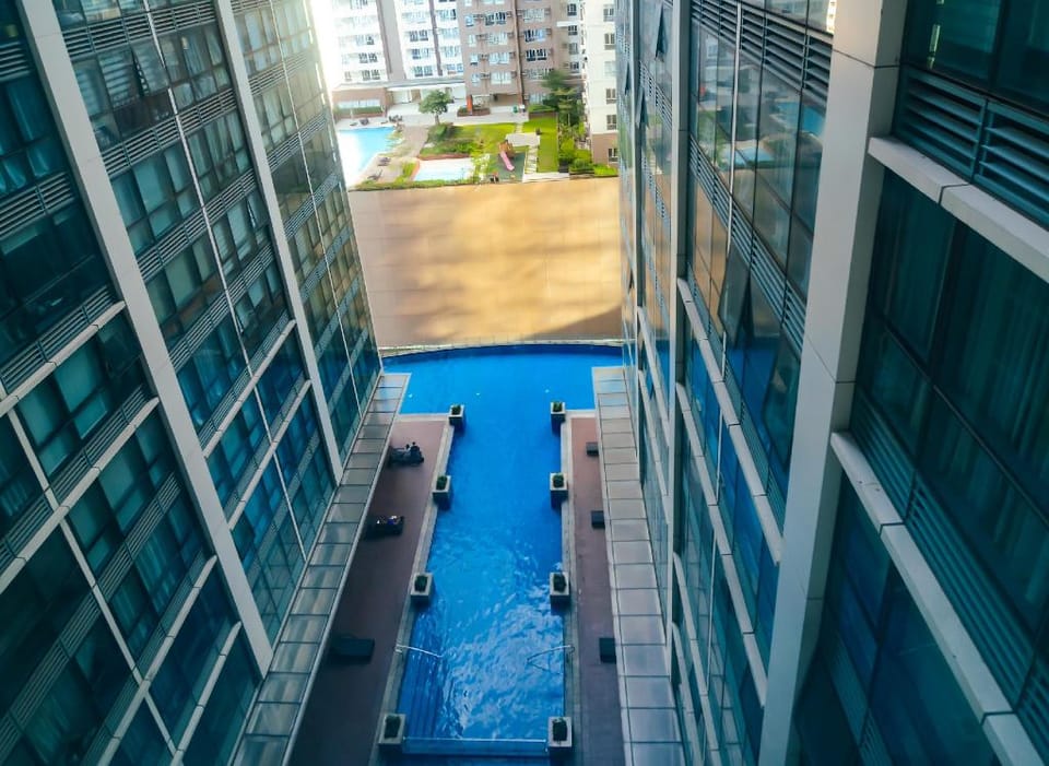 Cosmo living in Uptown Bonifacio Vacation rental in Makati