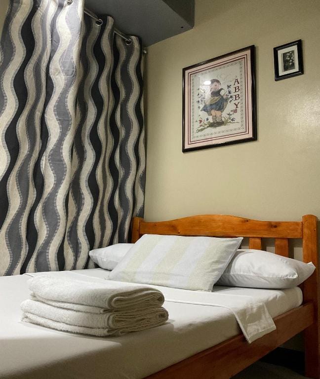 Myra’s Affordable Condo w Bedroom & Free WiFi Apartment in Antipolo