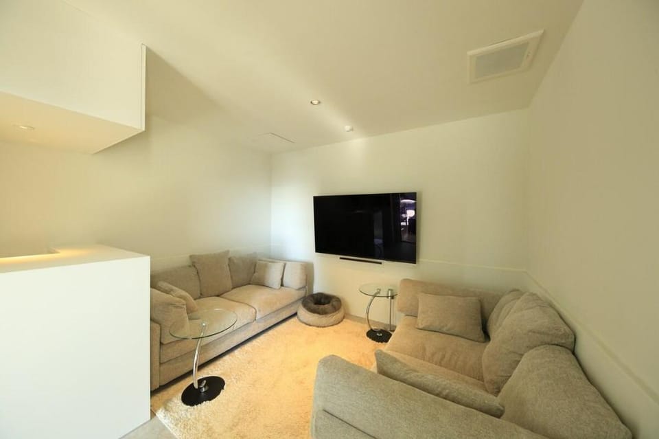 BEACHTERRACEKUSHIMOTO Oceanfront 5 Room Rental Same Rate for 1 to 12 Guests Villa in Japan