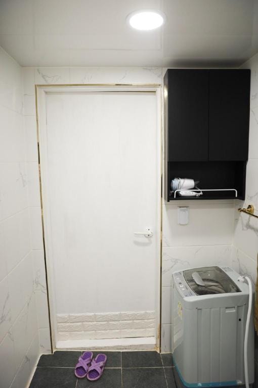 J1 Hongdae Two-room, 2-minute walk from Hongdae Subway Station Exit 6, right in front of the park Apartment in Seoul