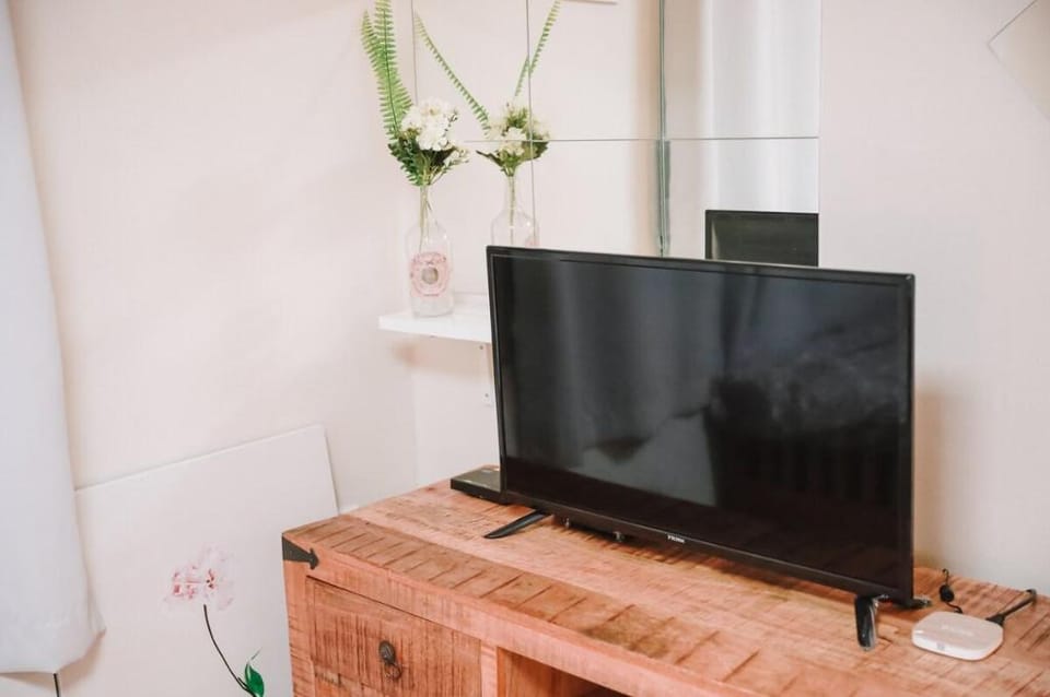 J2 Hongdae Two-room, 2-minute walk from Hongdae Subway Station Exit 6, right in front of the park Apartment in Seoul